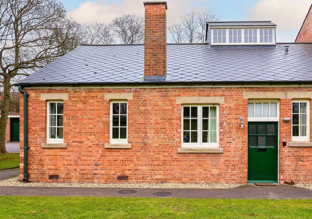 Betts At Bicester Heritage Exterior foto